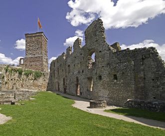 Alter Bau und Bergfried von Burg Rötteln