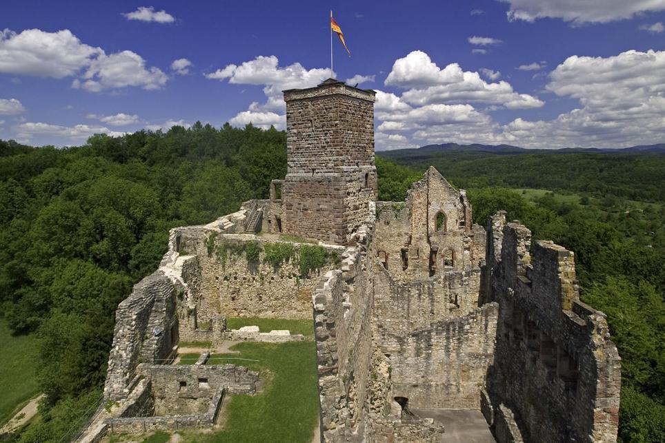 Ansicht aus Westen auf die Oberburg von Burg Rötteln