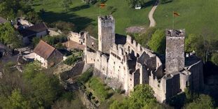 Luftansicht von Burg Rötteln, Foto: Staatliche Schlösser und Gärten Baden-Württemberg, Arnim Weischer