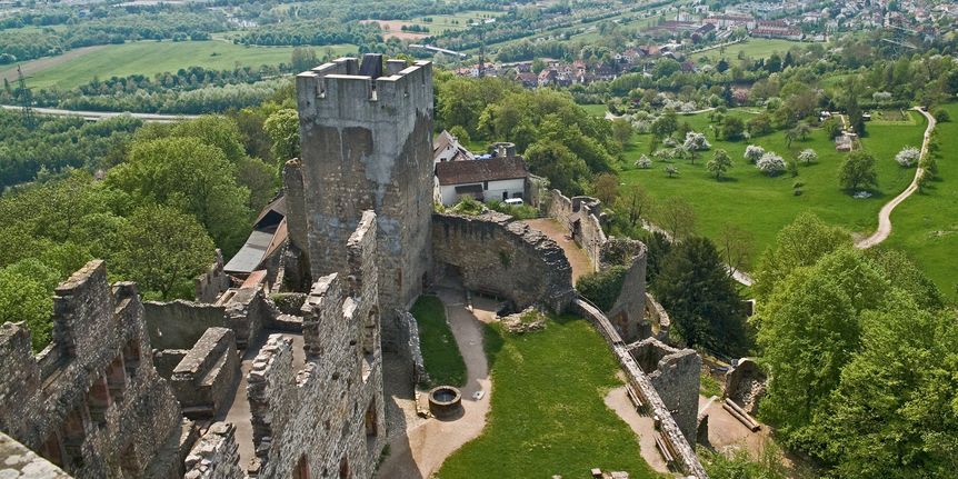 Burg Rötteln, Luftaufnahme mit Ausblick auf die umliegende Landschaft